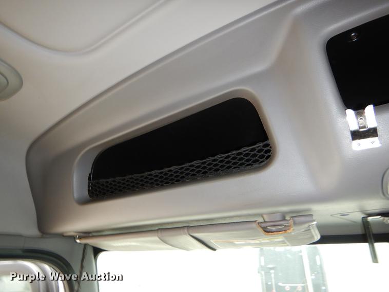 image for item EJ9916 2013 Peterbilt 386 semi truck