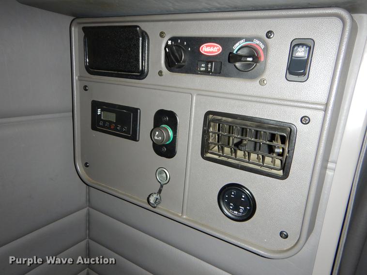 image for item EJ9916 2013 Peterbilt 386 semi truck