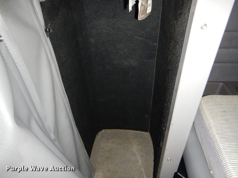 image for item EJ9916 2013 Peterbilt 386 semi truck