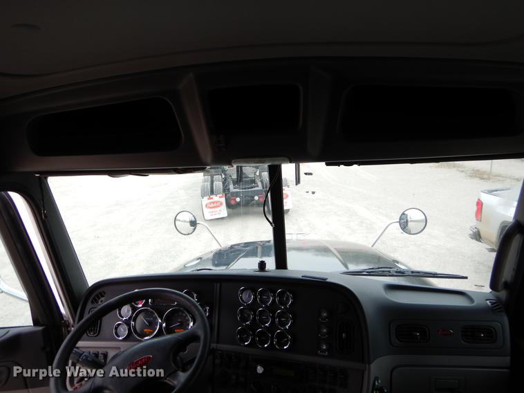 image for item EJ9916 2013 Peterbilt 386 semi truck