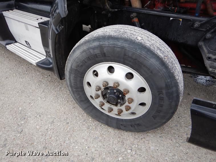 image for item EJ9916 2013 Peterbilt 386 semi truck