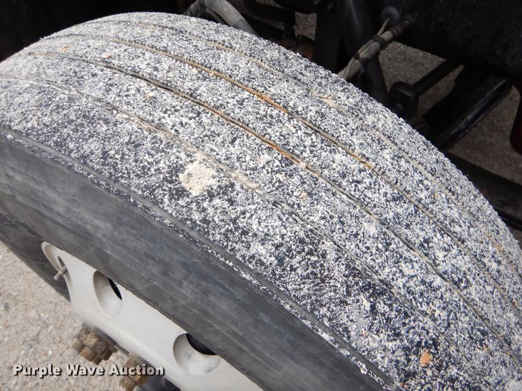 image for item EJ9916 2013 Peterbilt 386 semi truck