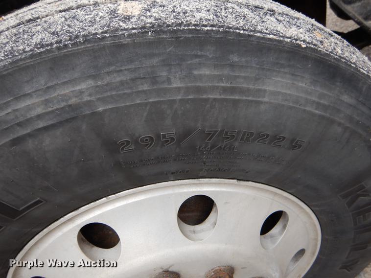 image for item EJ9916 2013 Peterbilt 386 semi truck