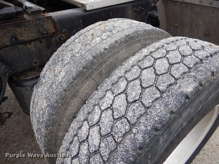 image for item EJ9916 2013 Peterbilt 386 semi truck