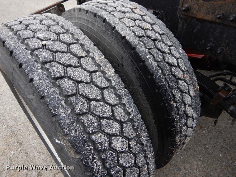 image for item EJ9916 2013 Peterbilt 386 semi truck