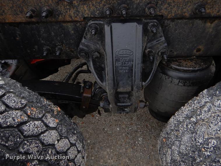 image for item EJ9916 2013 Peterbilt 386 semi truck