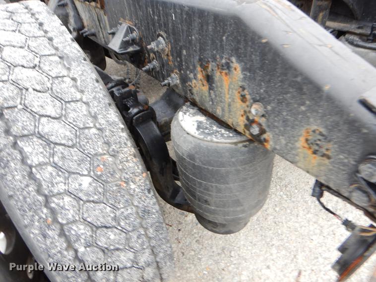 image for item EJ9916 2013 Peterbilt 386 semi truck