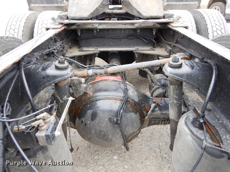 image for item EJ9916 2013 Peterbilt 386 semi truck