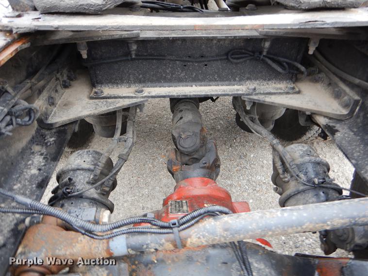 image for item EJ9916 2013 Peterbilt 386 semi truck