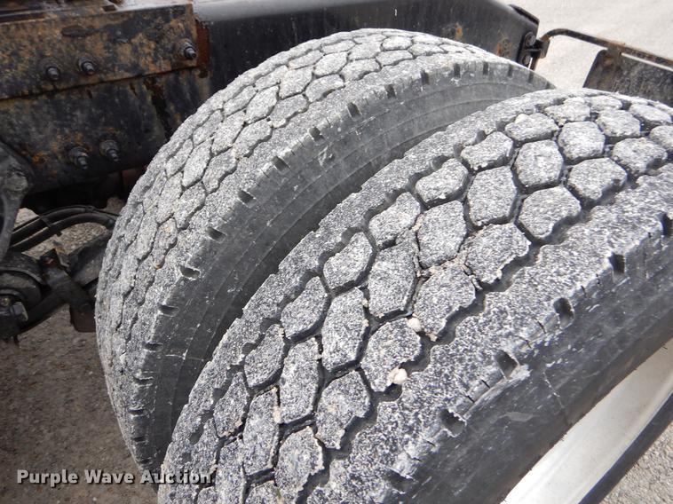 image for item EJ9916 2013 Peterbilt 386 semi truck