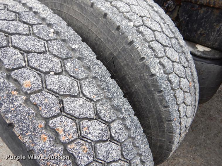 image for item EJ9916 2013 Peterbilt 386 semi truck