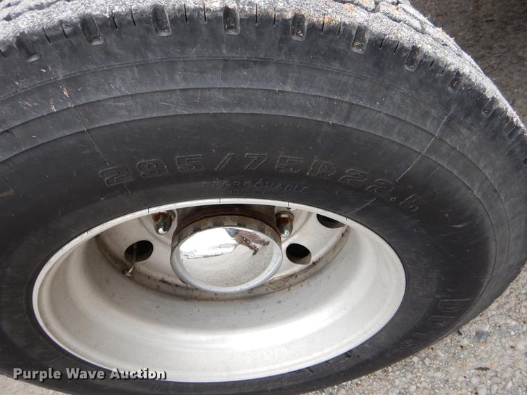 image for item EJ9916 2013 Peterbilt 386 semi truck