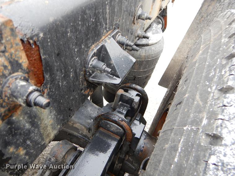 image for item EJ9916 2013 Peterbilt 386 semi truck