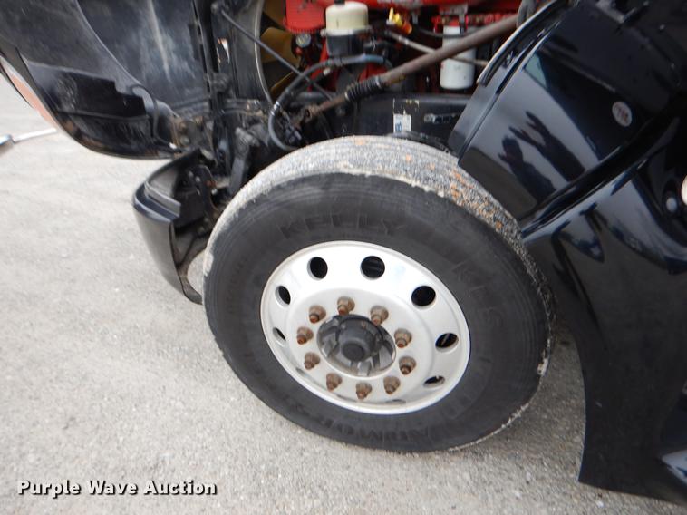 image for item EJ9916 2013 Peterbilt 386 semi truck