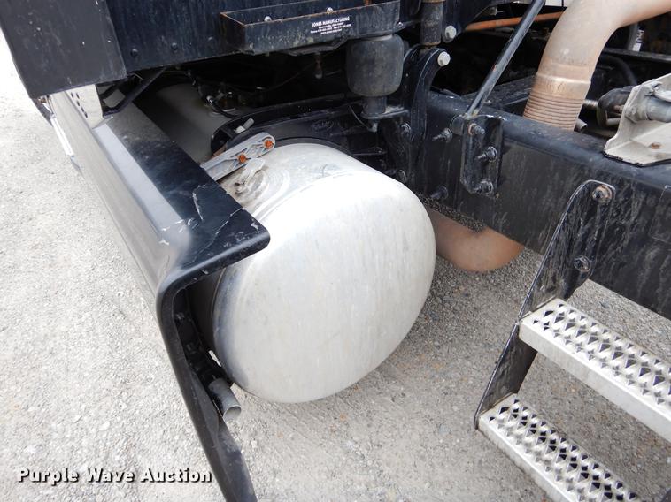 image for item EJ9916 2013 Peterbilt 386 semi truck