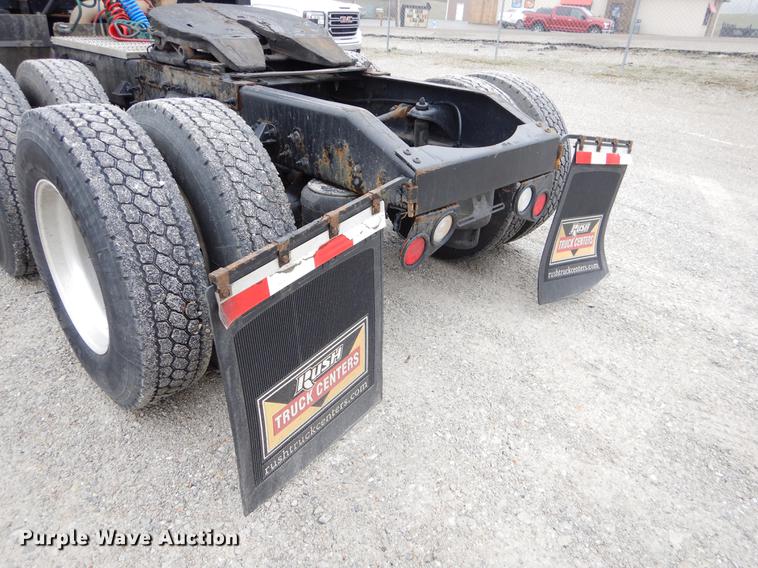 image for item EJ9916 2013 Peterbilt 386 semi truck