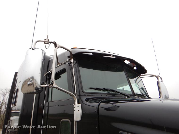 image for item EJ9916 2013 Peterbilt 386 semi truck