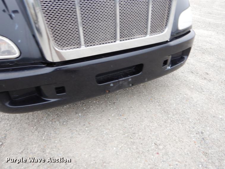 image for item EJ9916 2013 Peterbilt 386 semi truck
