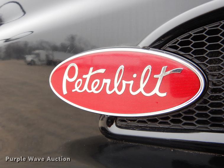 image for item EJ9916 2013 Peterbilt 386 semi truck