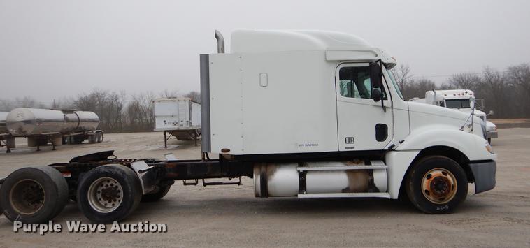 image for item EJ9917 2005 Freightliner Columbia semi truck
