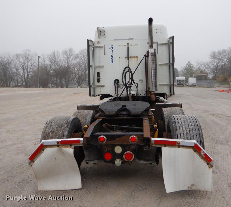 image for item EJ9917 2005 Freightliner Columbia semi truck