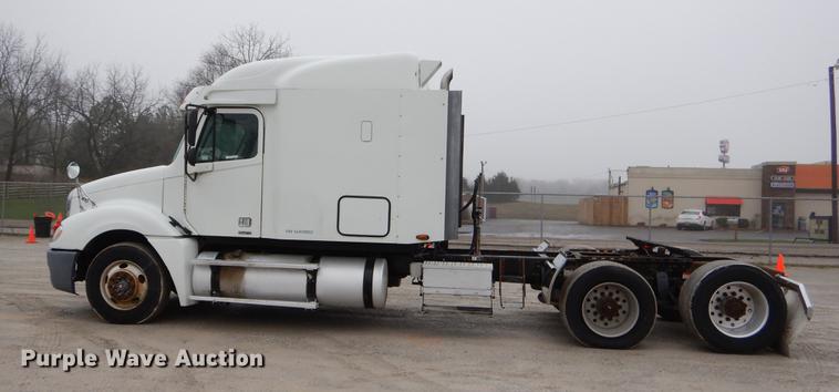 image for item EJ9917 2005 Freightliner Columbia semi truck
