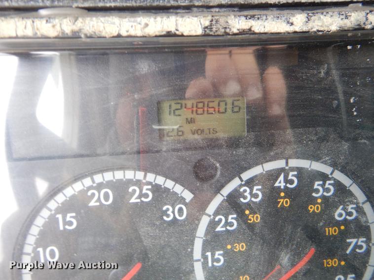 image for item EJ9917 2005 Freightliner Columbia semi truck