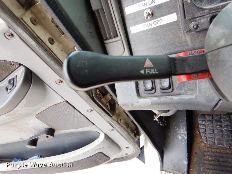 image for item EJ9917 2005 Freightliner Columbia semi truck