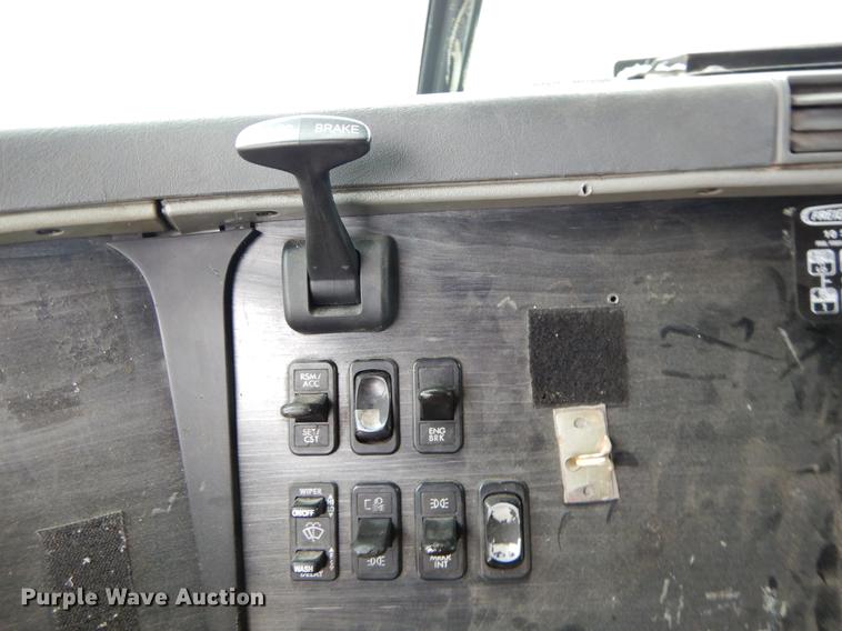 image for item EJ9917 2005 Freightliner Columbia semi truck