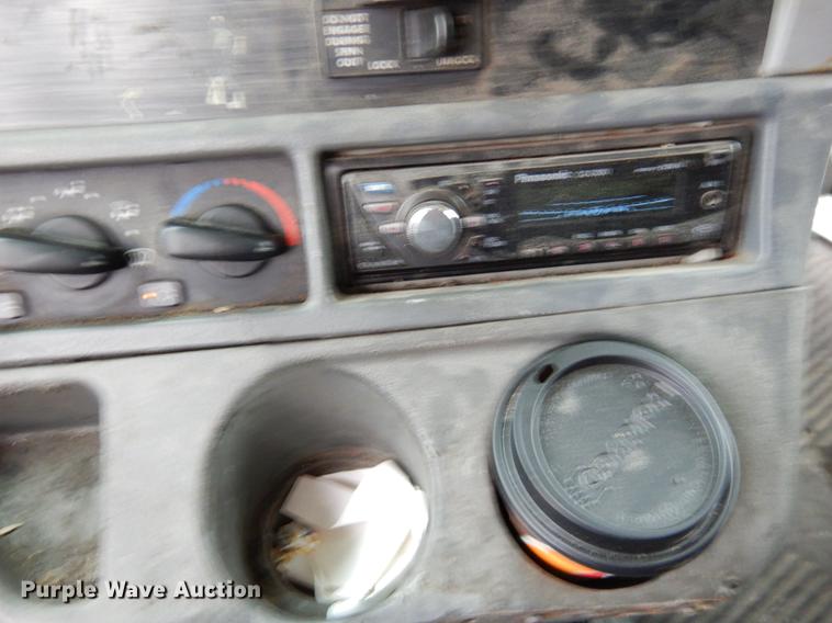 image for item EJ9917 2005 Freightliner Columbia semi truck