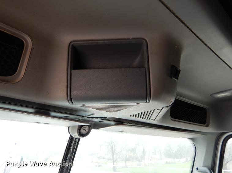 image for item EJ9917 2005 Freightliner Columbia semi truck