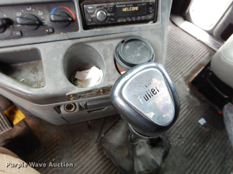 image for item EJ9917 2005 Freightliner Columbia semi truck