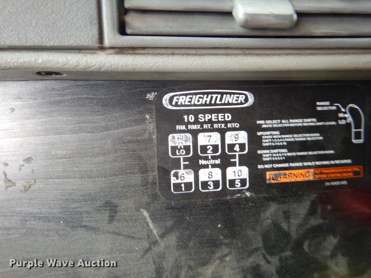 image for item EJ9917 2005 Freightliner Columbia semi truck