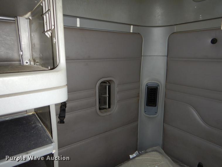 image for item EJ9917 2005 Freightliner Columbia semi truck