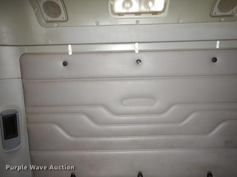 image for item EJ9917 2005 Freightliner Columbia semi truck