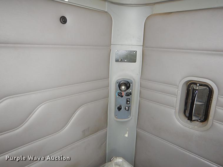 image for item EJ9917 2005 Freightliner Columbia semi truck