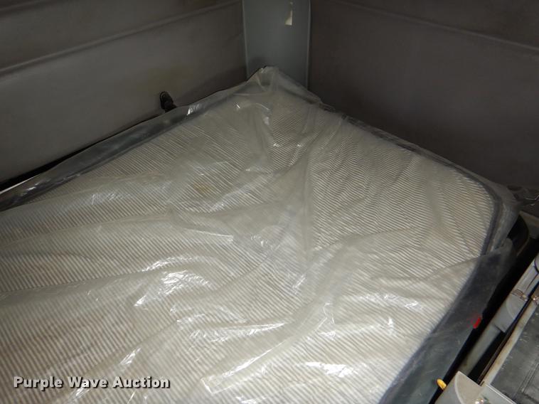 image for item EJ9917 2005 Freightliner Columbia semi truck