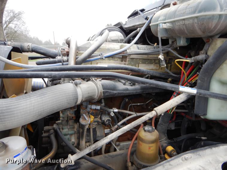 image for item EJ9917 2005 Freightliner Columbia semi truck