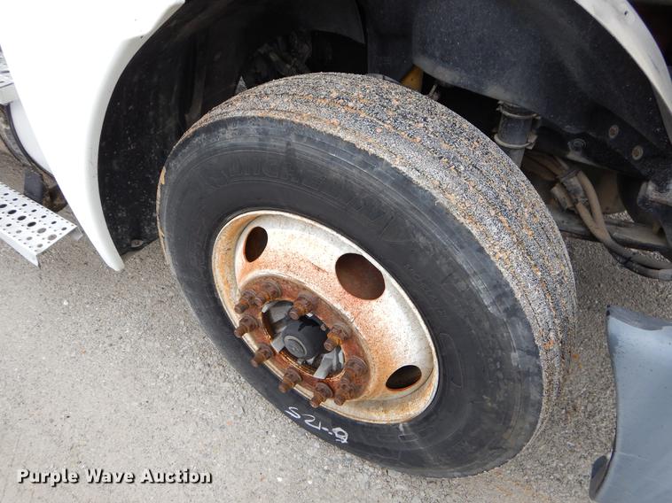 image for item EJ9917 2005 Freightliner Columbia semi truck