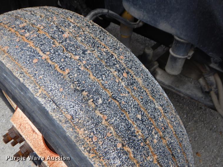 image for item EJ9917 2005 Freightliner Columbia semi truck