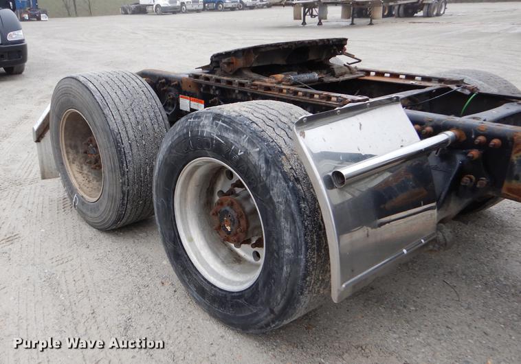 image for item EJ9917 2005 Freightliner Columbia semi truck