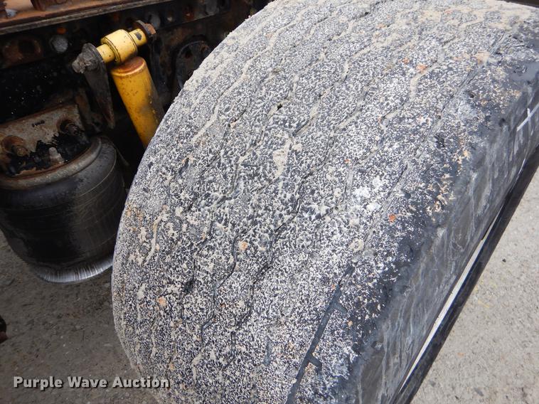 image for item EJ9917 2005 Freightliner Columbia semi truck