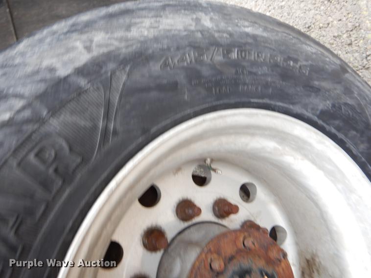 image for item EJ9917 2005 Freightliner Columbia semi truck