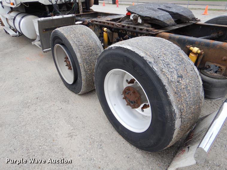 image for item EJ9917 2005 Freightliner Columbia semi truck