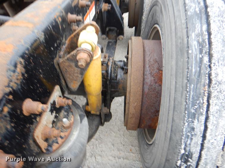 image for item EJ9917 2005 Freightliner Columbia semi truck