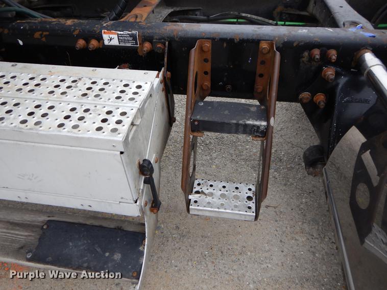 image for item EJ9917 2005 Freightliner Columbia semi truck