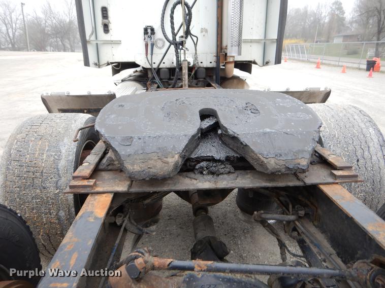 image for item EJ9917 2005 Freightliner Columbia semi truck