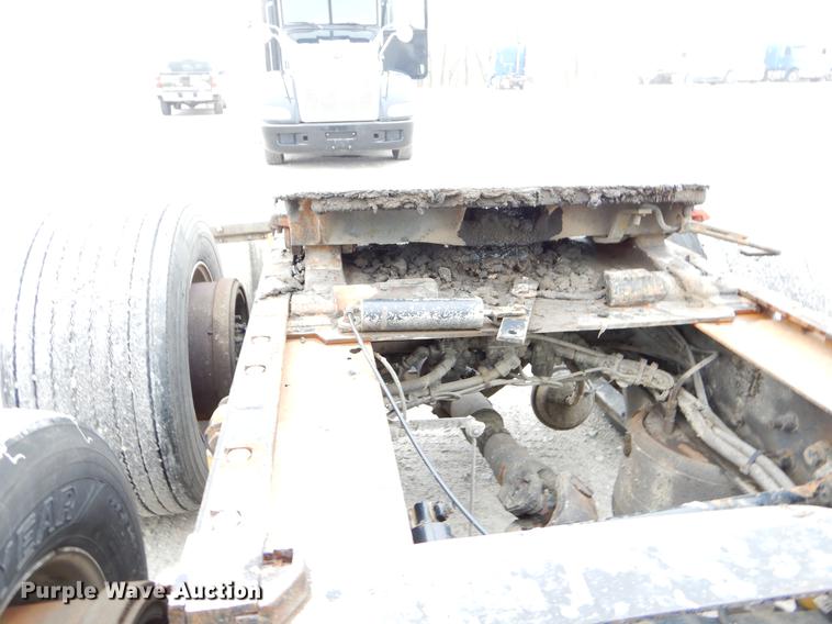 image for item EJ9917 2005 Freightliner Columbia semi truck