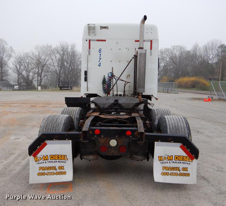 image for item EJ9918 2005 Freightliner Columbia semi truck