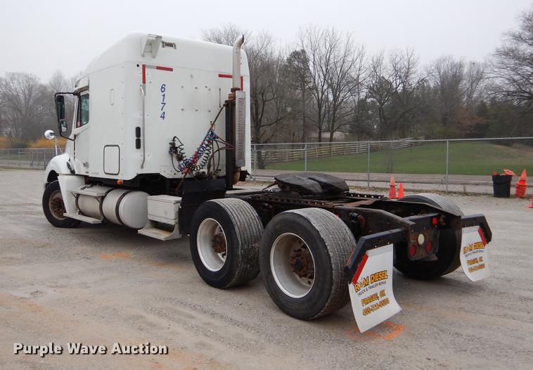 image for item EJ9918 2005 Freightliner Columbia semi truck